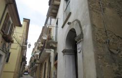 1800s apartment, habitable, with vaulted ceilings, 2 bedrooms in the old center of Lanciano. 14