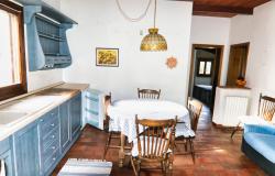 Reconnecting in a small Tuscan farmhouse 12
