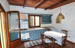 Reconnecting in a small Tuscan farmhouse 11