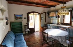 Reconnecting in a small Tuscan farmhouse 16