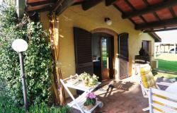 Reconnecting in a small Tuscan farmhouse 7