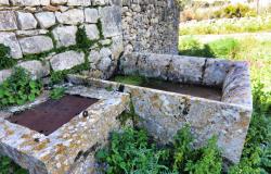 Scicli, stone farmhouse with land 13