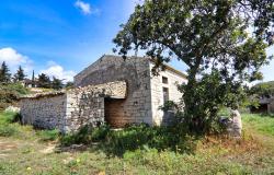 Scicli, stone farmhouse with land 7
