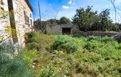 Scicli, stone farmhouse with land 16