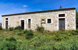 Scicli, stone farmhouse with land 1