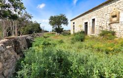 Scicli, stone farmhouse with land 2
