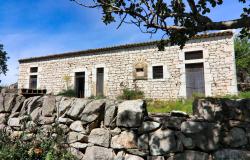 Scicli, stone farmhouse with land 14