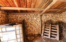 Scicli, stone farmhouse with land 23
