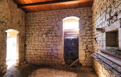Scicli, stone farmhouse with land 27