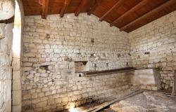 Scicli, stone farmhouse with land 24