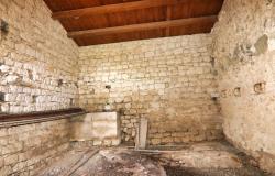 Scicli, stone farmhouse with land 25