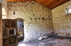 Scicli, stone farmhouse with land 32