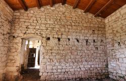 Scicli, stone farmhouse with land 39