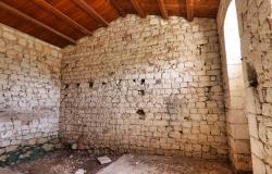 Scicli, stone farmhouse with land 37