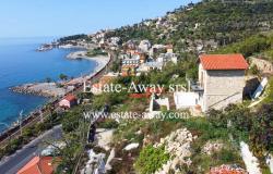 L1131 Rustic with sea view for sale in Bordighera. 12