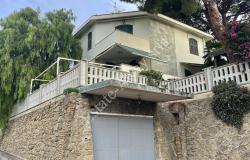 L1203 Villa with garden and sea view for sale in Bordighera 5