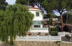 L1203 Villa with garden and sea view for sale in Bordighera 1