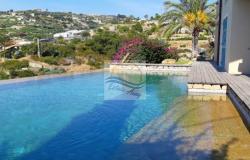 L1117 Ligurian style villa with swimming pool and sea view for sale in Bordighera. 2