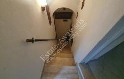 L1212 Apartment with terrace for sale in the historical centre of Bordighera. 8