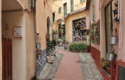 L1212 Apartment with terrace for sale in the historical centre of Bordighera. 9
