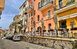 L1212 Apartment with terrace for sale in the historical centre of Bordighera. 12