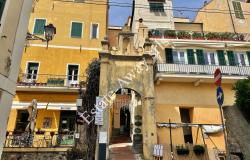 L1212 Apartment with terrace for sale in the historical centre of Bordighera. 14