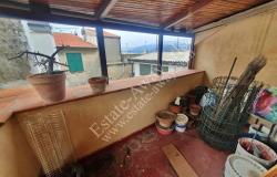 L1212 Apartment with terrace for sale in the historical centre of Bordighera. 2