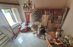 L1212 Apartment with terrace for sale in the historical centre of Bordighera. 3