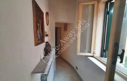 L1212 Apartment with terrace for sale in the historical centre of Bordighera. 6