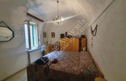 L1212 Apartment with terrace for sale in the historical centre of Bordighera. 7