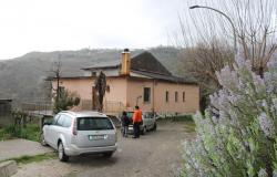 300sqm stone farmhouse with 2 hectares flat land, amazing views, outbuilding, terraces.  1