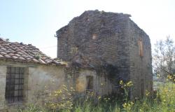 Ruin of 200sqm with 1 hectare of land, amazing views in peaceful location 5 minutes to the beach.  9