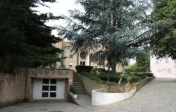 Hill top Villa in a lively town of 900sqm with 4000sqm of building land, amazing mountain views and prestigious finish 2