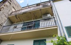 Duplex apartment above a stream, stone structure, habitable, 3 beds, amazing open views, background rushing water 7