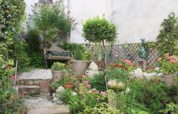 Habitable 2 bed town house from 1872, partially renovated with garden, cellar and garage  2
