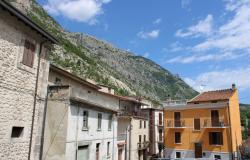 Renovated town house with 30sqm terrace, amazing views, 3 bedroom 2 bathrooms nicely finished 18