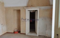 172611 - House in the historic centre in need of renovation 13