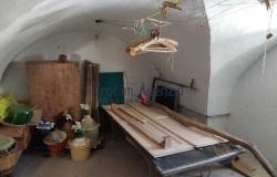 172611 - House in the historic centre in need of renovation 15