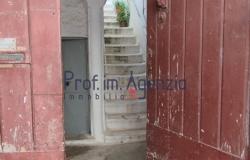 172611 - House in the historic centre in need of renovation 3