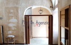 172611 - House in the historic centre in need of renovation 4