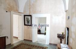 172611 - House in the historic centre in need of renovation 5
