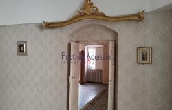 172611 - House in the historic centre in need of renovation 6