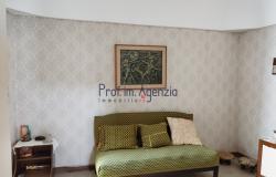 172611 - House in the historic centre in need of renovation 7