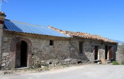 180sqm, historic, stone ruin on 2 floors with amazing mountain views in a peaceful location, garden 2km to town  12