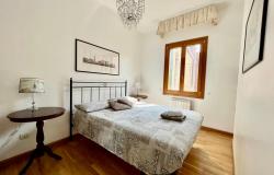 2)	Venice, San Polo district/Frari church, Stunning 3 bedroom apartment with charming canal view. Ref.188c 10