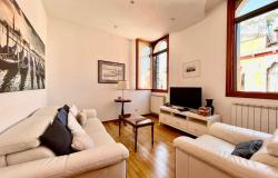 2)	Venice, San Polo district/Frari church, Stunning 3 bedroom apartment with charming canal view. Ref.188c 6