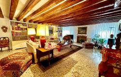 Campo San Lio /Rialto. Refined and charming two bedroom apartment with canal view. Ref. 187c 4