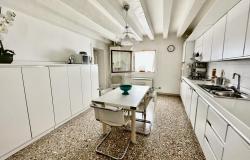 Campo San Lio /Rialto. Refined and charming two bedroom apartment with canal view. Ref. 187c 9