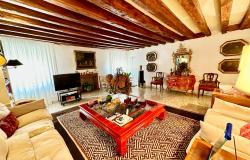 Campo San Lio /Rialto. Refined and charming two bedroom apartment with canal view. Ref. 187c 0