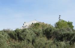 2 bed country house, 9000sqm of land, 200 meters to lively town and fabulous mountain views  3